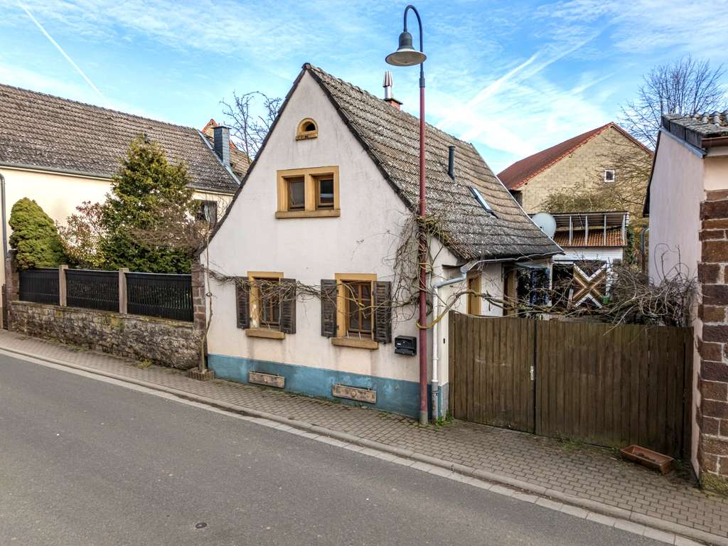 Immobilie in Biedesheim - Charmantes EFH mit Innenhof und Potenzial in ruhiger Lage von Biedesheim - Bild 0