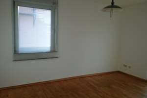 ruhig zentral gelegene 1-Zimmer Wohnung, mit Balkon in Erlangen – Zeppelinstr xx, 91052 Röthelheim, Erlangen – Vorschaubild 4
