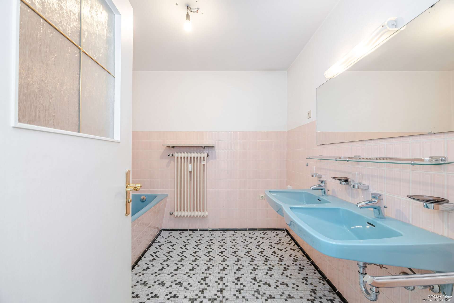 Immobilie in Grafing bei München - Haus der vielen Möglichkeiten in Grafing. Zwei- oder mögliches Mehrfamilienhaus mit Perspektive - Bild 0