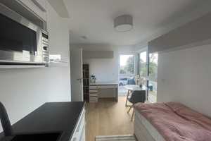 Modernes, helles und MÖBLIERTES 1-Zimmer Appartment zu Vermieten. IDEAL FÜR BERUFSPENDLER – Stuttgart – Vorschaubild 2