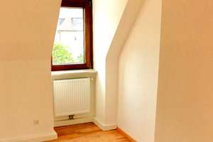 Helle 3-Zimmer Dachgeschosswohnung in Stuttgart-Feuerbach – Die vollständige Adresse der Immobilie erhältst du vom Anbieter., 70469 Feuerbach-Mitte, Stuttgart – Vorschaubild 1