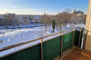 Von Privat: 2,5-Zimmer-Wohnung mit Aussicht und EBK in Köln