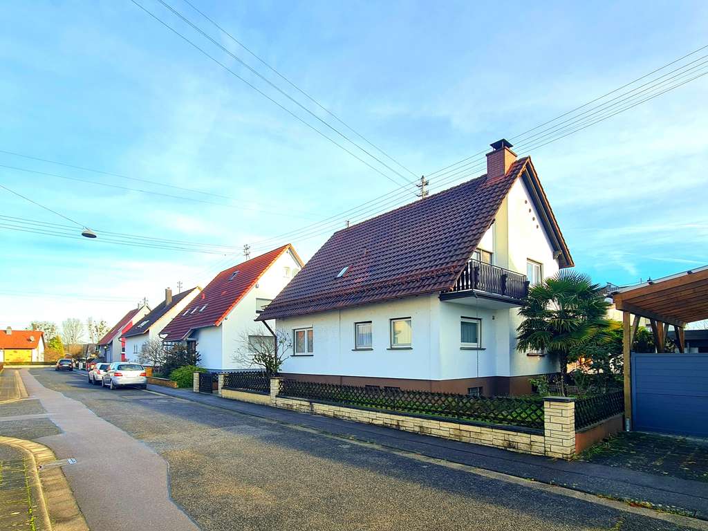 Immobilie in Neuburg am Rhein - Repräsentatives Einfamilienhaus - 5 Schlafzimmer - Büro - Doppelgarage - Garten! - Bild 0