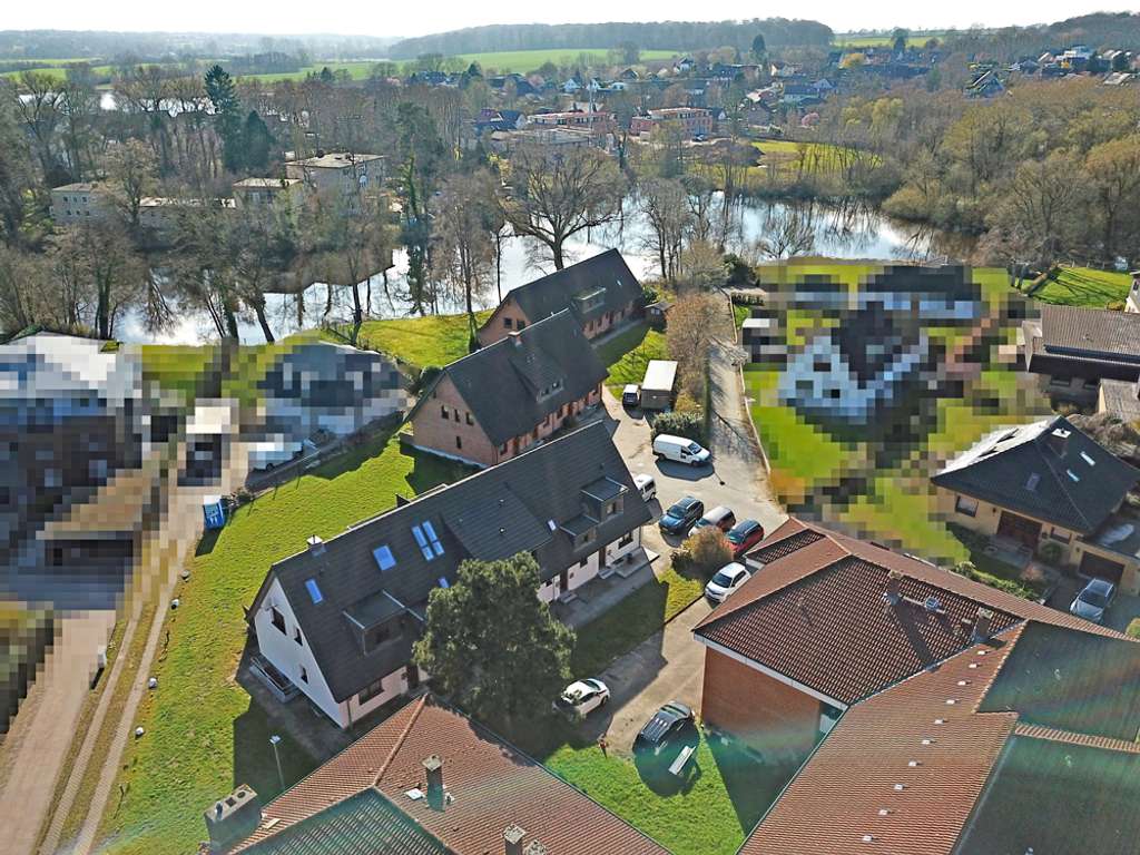 Immobilie in Reinfeld - Reinfeld - Traumlage direkt am schwarzen Teich - gepflegtes Ensemble aus 4 Eigentumswohnungen (vollv - Bild 3