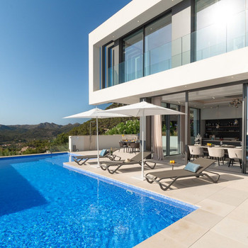 ERSTKAUF! Neubau in Cala Llamp Atemberaubende Villa mit fantastischem Meerblick