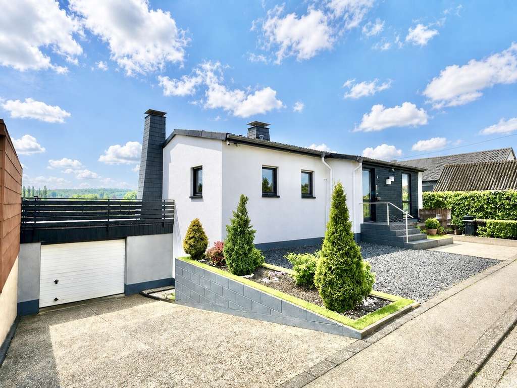 Immobilie in Berod bei Hachenburg - **Modernisierter Bungalow mit Untergeschoss in ruhiger Lage nähe Hachenburg** - Bild 1