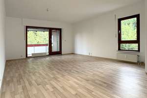 Großzügige 4,5-Zimmer-Wohnung mit Balkon in beliebter Wohnlage von Villingen-Schwenningen – Wilstorfstraße 42, 78050 Villingen, Villingen-Schwenningen – Vorschaubild 2