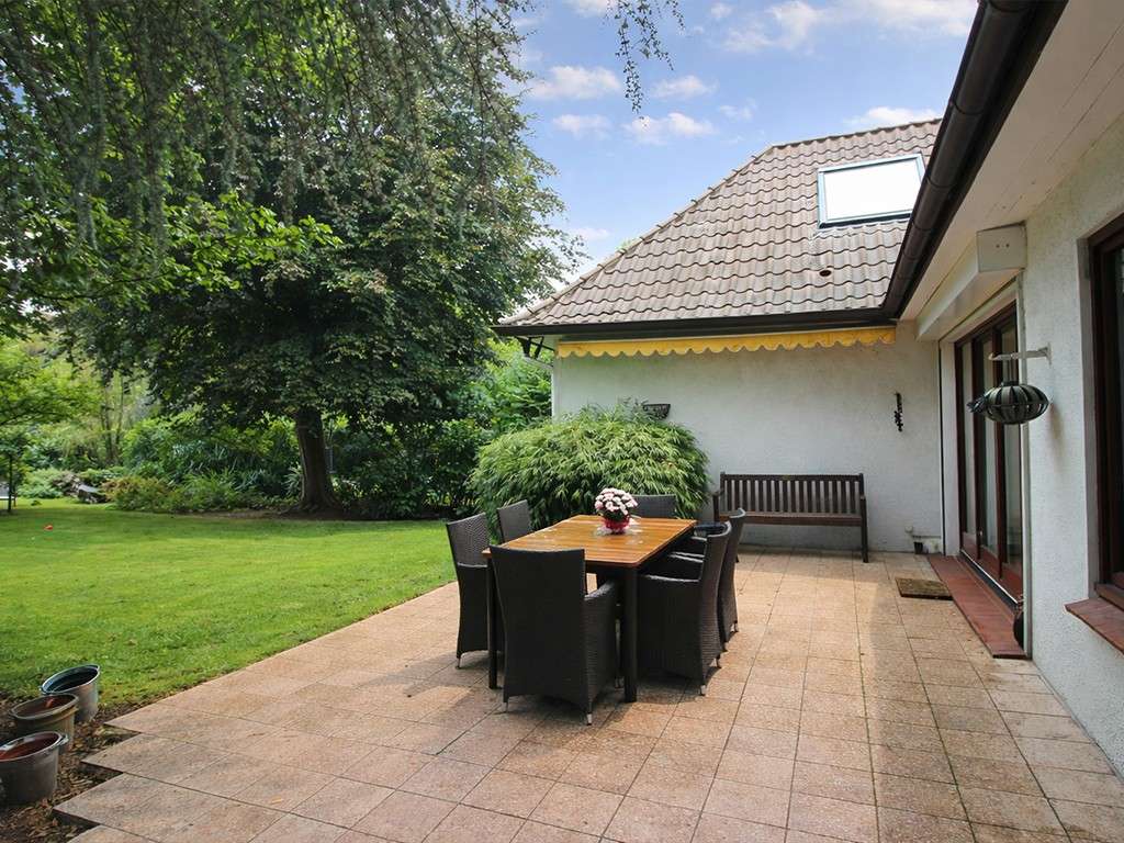 Immobilie in Großhansdorf - Wohnen mit Charme: Einfamilienhaus in kleiner Seitenstraße - Bild 4