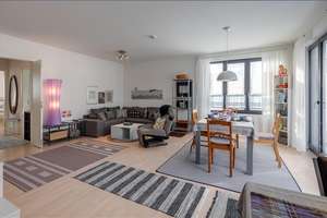 Möbliert: Großzügige 2-Zimmer Wohnung mit Einzelstellplatz – 81925 Oberföhring, München – Vorschaubild 1