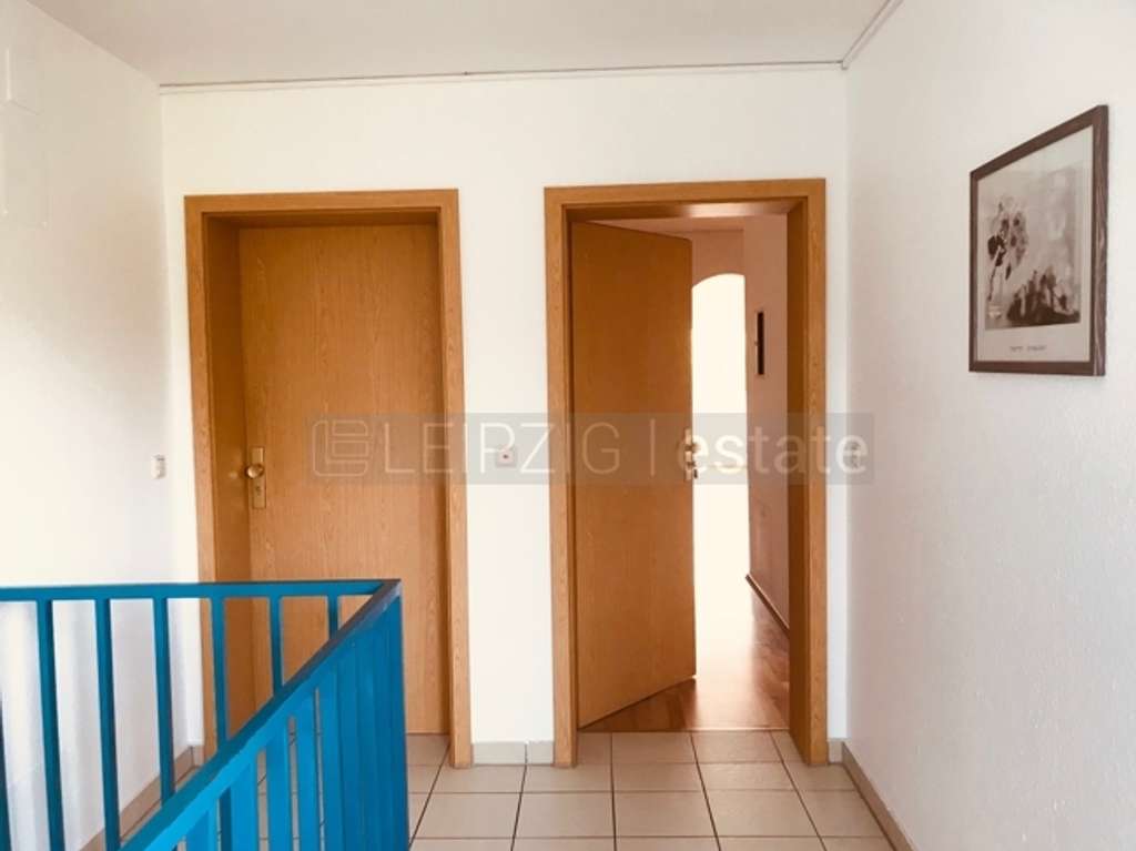 Immobilie in Bad Dürrenberg - 2,5-Zi.-Maisonette-Wg. mit Dachterrasse, im "Schwarzwaldhaus", zum Eigennutz oder Vermietung - Bild 3