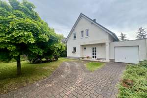Modernes EFH mit großem Garten und Garage in Burghausen