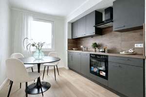 Erstbezug nach Sanierung: Moderne 2-Zi.-DG-Wohnung mit Einbauküche und PKW-Stellplatz – Am Wald 4B, 18190 Sanitz – Vorschaubild 2