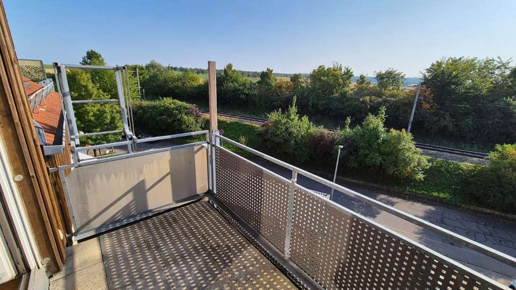 Immobilie in Holzgerlingen - Sehr schöne 3 Zi. Whg. in guter und ruhiger Lage mit großem Balkon - Bild 2