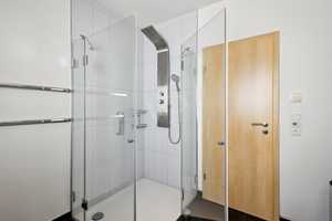 Exklusiver Bungalow mit Sonnenterrasse und Doppelgarage – Neunkirchen (Kreis) – Vorschaubild 10