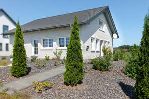 Neuwertig, ruhig & modern – Bungalow in Freiensteinau-Salz – Die vollständige Adresse der Immobilie erhältst du vom Anbieter., 36399 Freiensteinau – Vorschaubild 2