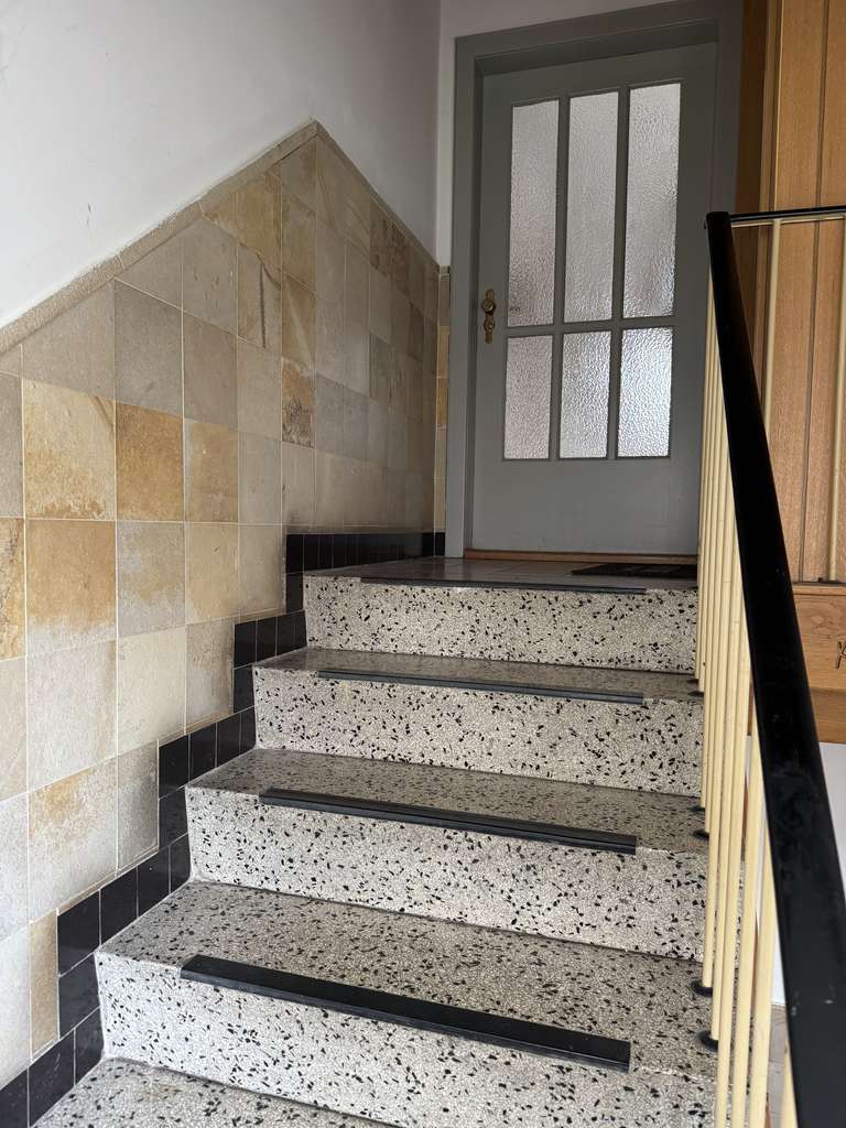 Immobilie in Garbsen - Haus mit 2 Wohnungen, 160 qm Wohnfläche, angebautes Geschäftshaus 120 qm, Garten in Garbsen - Bild 4