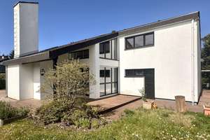 Ihr Zuhause - großzügig, lichtdurchflutet und mit viel Potenzial für modernes Familienleben! – Die vollständige Adresse der Immobilie erhältst du vom Anbieter., 61381 Friedrichsdorf – Vorschaubild 2