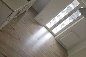 Komplett sanierte Wohnung mit Einbauküche und Balkon in Uni-Nähe