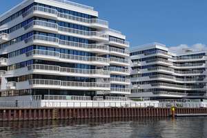 2 ZIMMER Luxus Wohnung - EBK - Wasserblick - Balkone- 1600€ Warm - 1-3 Years contract – Stralauer allee 14, 10245 Friedrichshain, Berlin – Vorschaubild 1