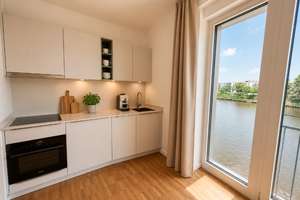 Direkter Wasserblick in der Hafencity - moderne 1 Zimmer Wohnung mit Einbauküche – Am Rundtörn 28, 26135 Osternburg, Oldenburg (Oldenburg) – Vorschaubild 2