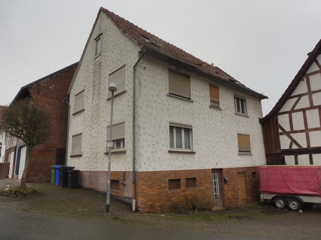 Leerstehendes Wohnhaus innerhalb des historischen