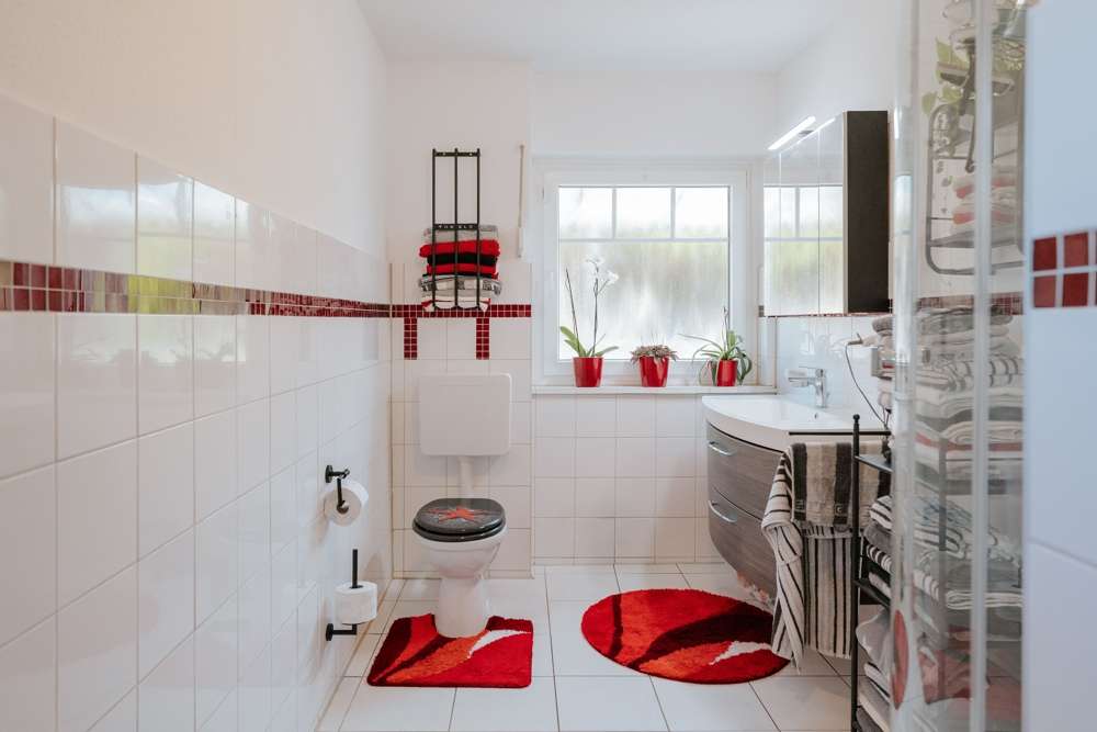 Immobilie in Ratzeburg - Ratzeburg: Hier passt das ganze Leben rein – saniertes Einfamilienhaus mit Garten zu kaufen! - Bild 0