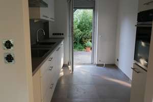 Freundlicher 5-Zimmer-Bungalow in Zehlendorf, Berlin. Sommer im eigenen großen Garten