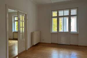 4-Zimmerwohnung mit viel Potential mitten in Karlshorst ! Provisionsfrei !