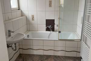 Großzügige 5-Zimmer-Wohnung mit Dachgeschosszimmer, 2 Bäder und großem Keller in Wöllstadt

 – Paul-Hallmann-Straße  6, 61206 Wöllstadt – Vorschaubild 5
