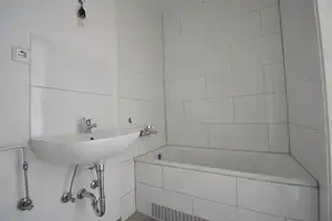 Renoviert! Modernes Apartment mit viel Tageslicht in KR-City – Hülser Straße 283, 47803 Krefeld – Vorschaubild 4