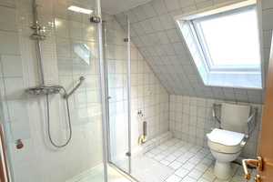 Idyllisches Wohnen in ruhiger Lage: Gepflegtes Reihenendhaus mit Garage und hübschem Garten. – Emden – Vorschaubild 22