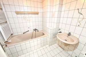 Provisionsfrei – Freie und gepflegte 6-Zimmer-Wohnung in Nürnberg – Landgrabenstraße 19, 90443 Steinbühl, Nürnberg – Vorschaubild 18