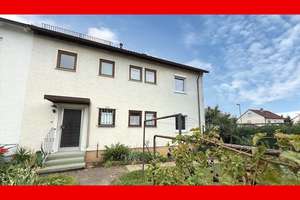 Zweifamilienhaus in ruhiger Lage von Pleidelsheim – Die vollständige Adresse der Immobilie erhältst du vom Anbieter., 74385 Pleidelsheim – Vorschaubild 1