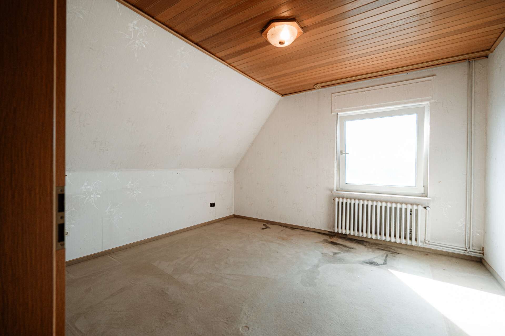 Immobilie in Hiddenhausen - Hiddenhausen-Sundern: Ein-/Zweifamilienhaus mit großzügigem Garten in ruhiger Lage - Bild 0