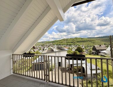 Mudersbach: Exklusive Dachgeschosswohnung mit Balkon