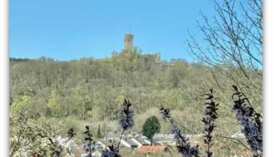 Bild von Split-Level-Haus mit unverbaubarem 180° Blick auf die Königsteiner Burg