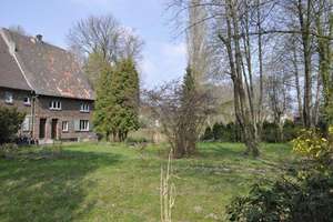 Bauernhaus mit Scheune und großzügigem Grundstück / Baugrundstück