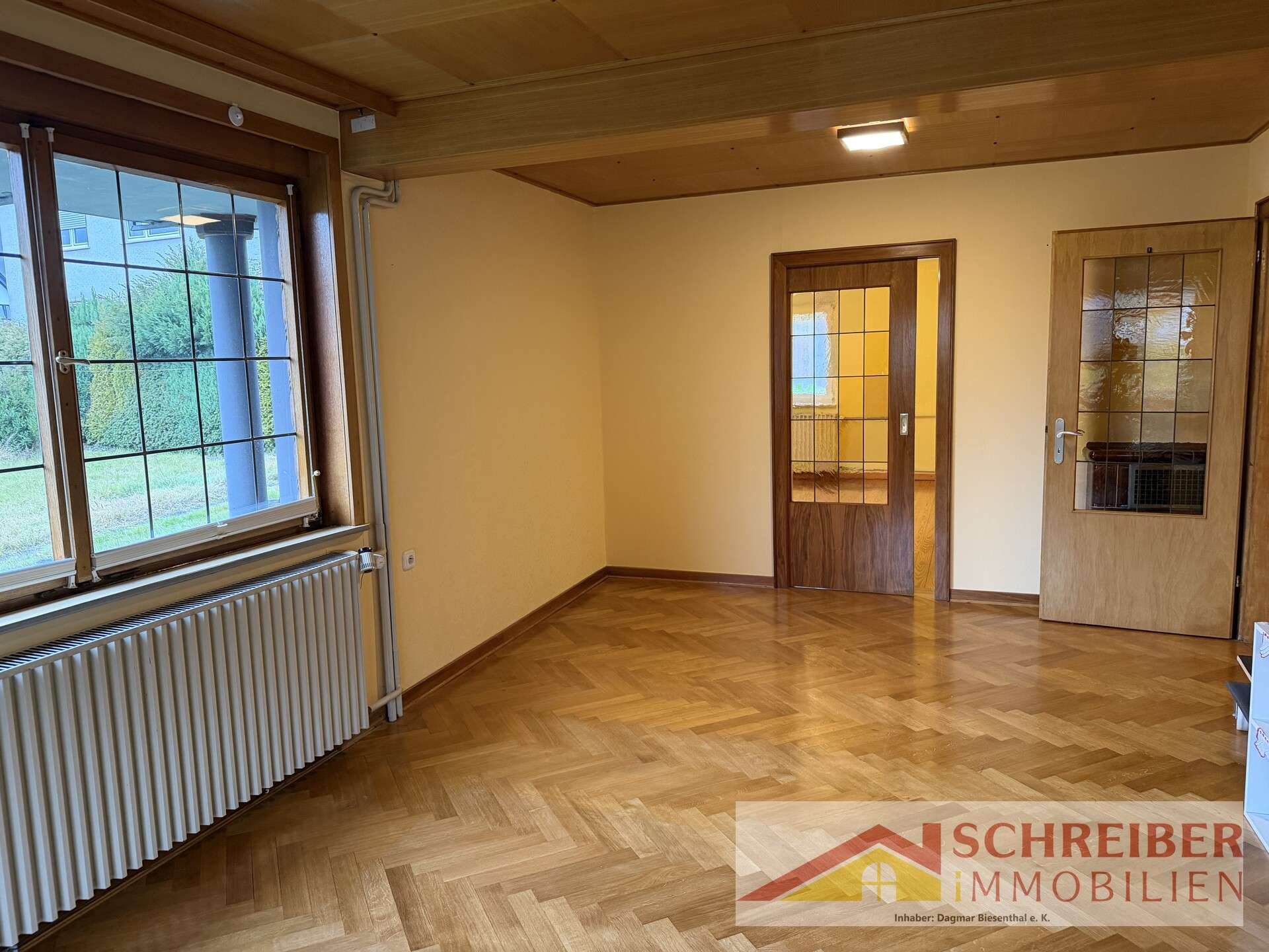 Immobilie in Biedenkopf - Großes Ein- / Zweifamilienhaus mit 3 Garagen in Biedenkopf - Wallau zu verkaufen - Bild 0