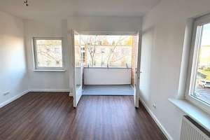 Sonnenfänger im Dachgeschoss: Helle 3-Zimmer-Wohnung mit Westbalkon & offener Küche – Die vollständige Adresse der Immobilie erhältst du vom Anbieter., 12109 Mariendorf, Berlin – Vorschaubild 6