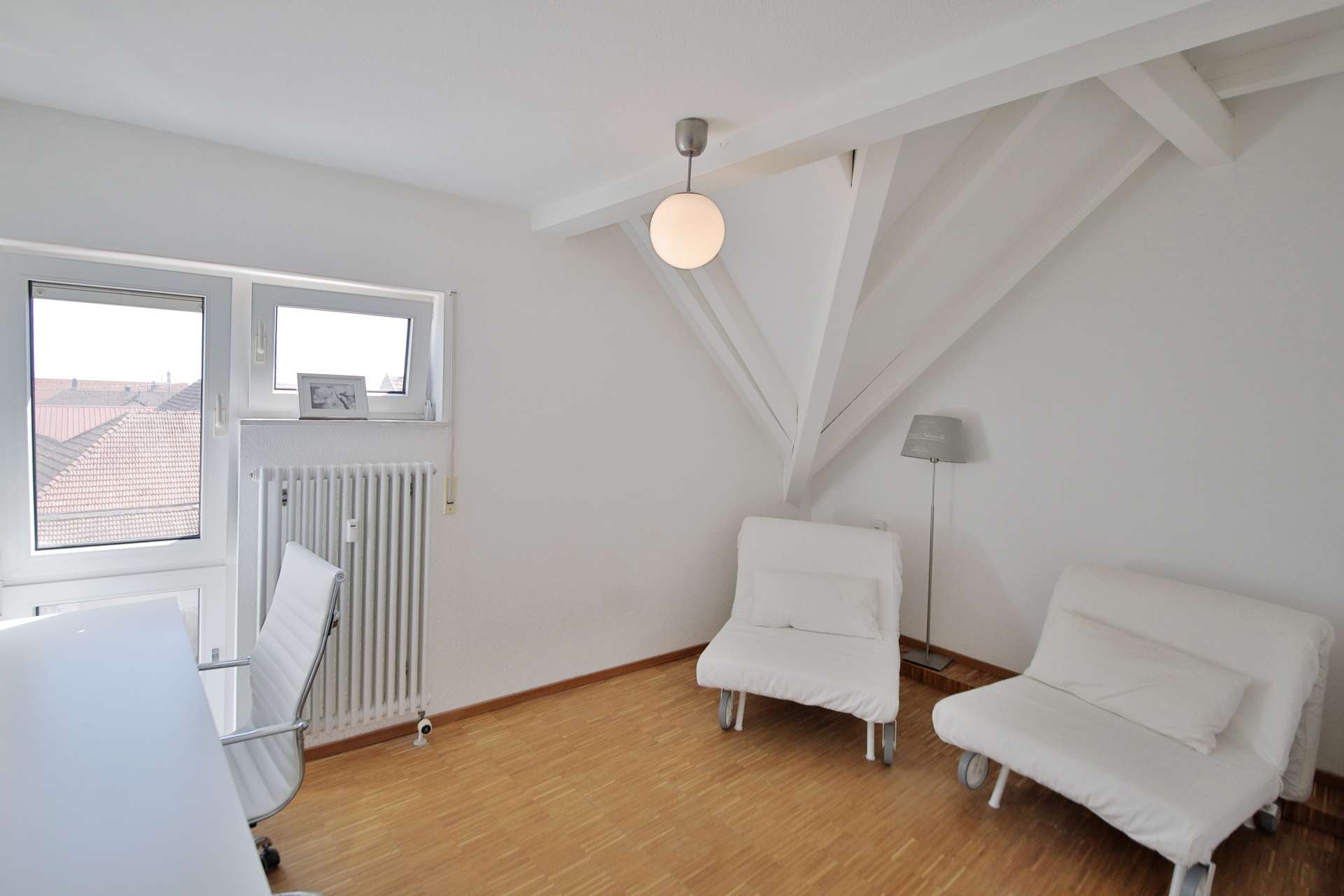 Immobilie in Maikammer - Über den Dächern Maikammers! Helle DG-Wohnung, möbliert, inkl. Stellplatz und toller Dachterrasse! - Bild 1