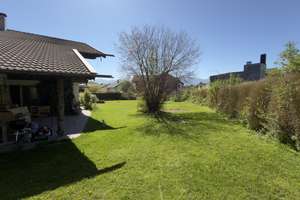 4-Zimmer-Wohnung im EG mit überdachter Terrasse, Gartenanteil und Garage – Die vollständige Adresse der Immobilie erhältst du vom Anbieter., 83083 Riedering – Vorschaubild 2