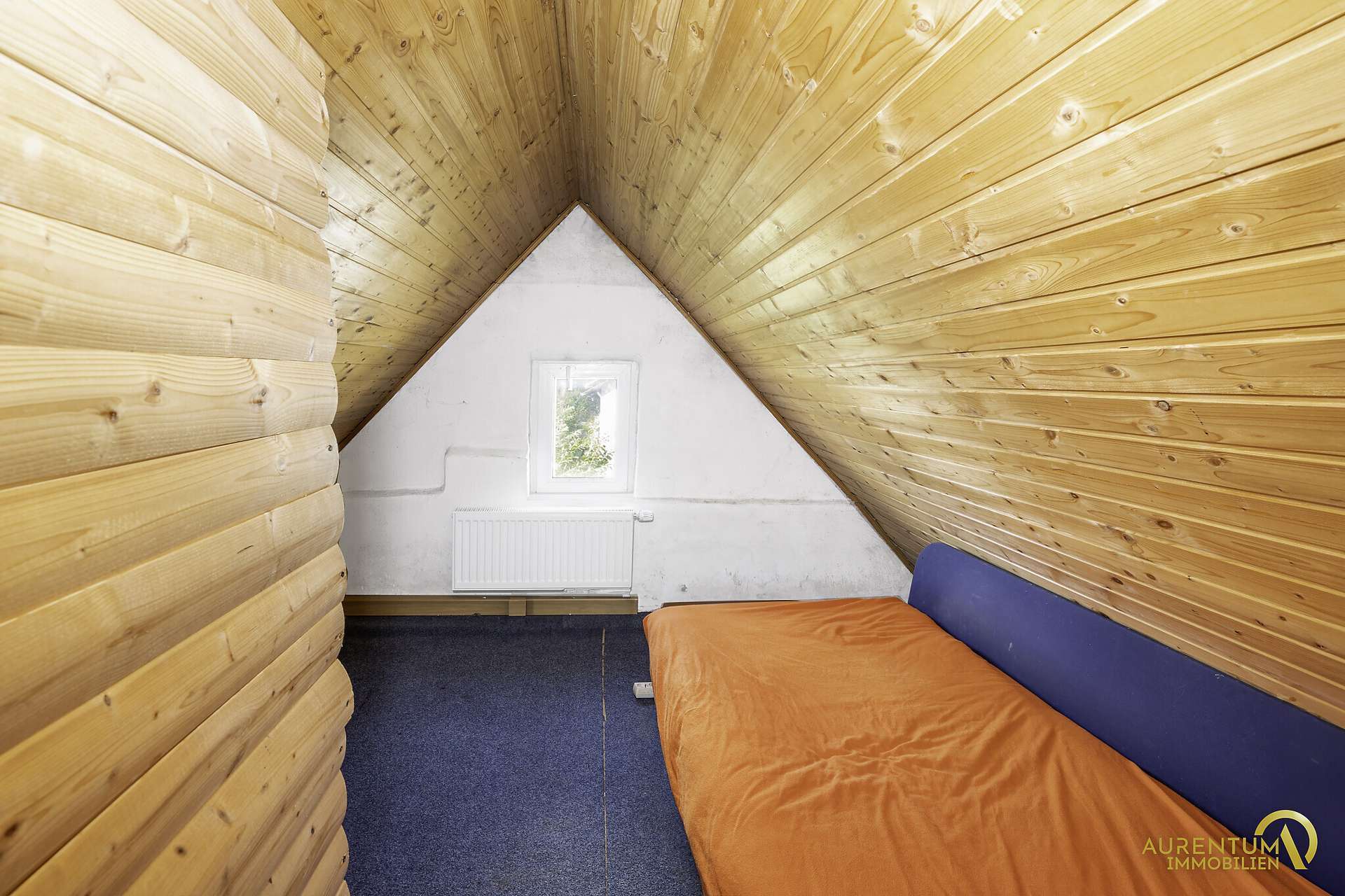 Immobilie in Aiglsbach - Sofort verfügbares Einfamilienhaus mit Garten, neuwertiger Heizung und Garage zu verkaufen. - Bild 0