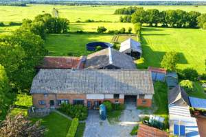 Resthof mit Hauskoppel, Stallungen, Schuppen und Ausbaureserve in Friedrichsholm - mitten in SH