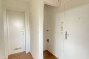 Schöne, helle und sanierte 1,5-Zimmer-Wohnung mit Balkon nähe Kuhsee zu vermieten  – Mittenwalder Straße  2, 86163 Hochzoll-Süd, Augsburg – Vorschaubild 3