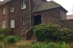 Charmantes Reihenendhaus mit Entwicklungspotenzial in Duisburg zu verkaufen! – Die vollständige Adresse der Immobilie erhältst du vom Anbieter., 47179 Wehofen, Duisburg – Vorschaubild 2
