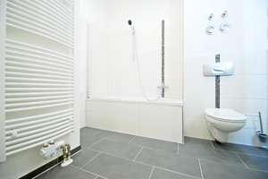 Sanierte 2-RW * EBK * Bad mit Wanne + WM-Anschluss * Kellerabteil * EG * zentral * TOP – Klopstockstraße 29, 1157 Cotta (Stadtteil), Dresden – Vorschaubild 11