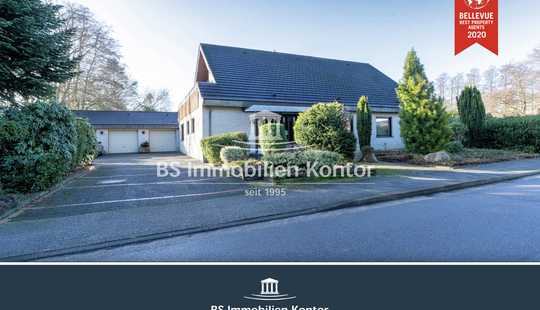 Bild von Untenende! Großzügiges Einfamilienhaus mit Garagen, Gartenanlage und Terrasse in ruhiger, bevorzugte