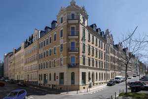 Traumhafte Dachgeschoss-Maisonettenwohnung mit Fußboheizung, Balkon und Parkett !  – Tschaikowskistraße 70, 9130 Sonnenberg, Chemnitz – Vorschaubild 2