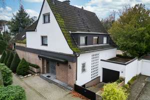 Essen - Stadtwald!
Vorzeige-Villa in bevorzugter Lage – Die vollständige Adresse der Immobilie erhältst du vom Anbieter., 45134 Stadtwald, Essen – Vorschaubild 2
