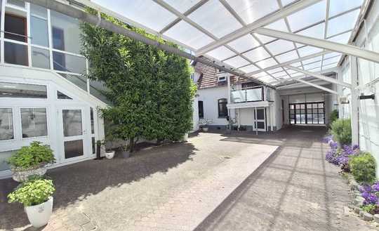 Grundstück mit zwei Gebäude,  - Wohnen und Arbeiten mit Hof und Garten